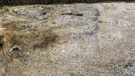 俄罗斯伊卡特琳堡市附近的垃圾填埋场