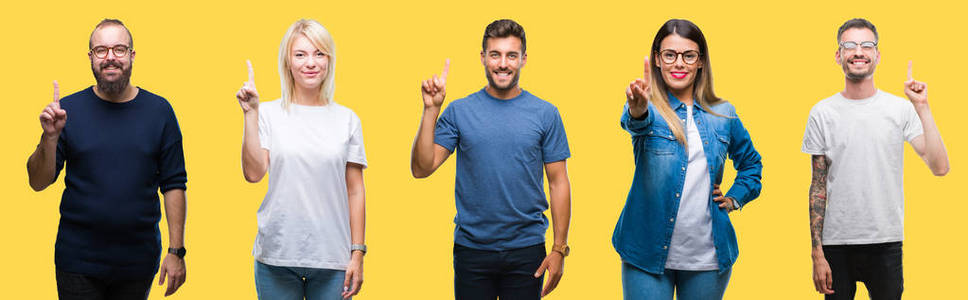 拼贴的人群，女人和男人在五颜六色的黄色孤立的背景上显示和指向第一手指，同时微笑自信和快乐。