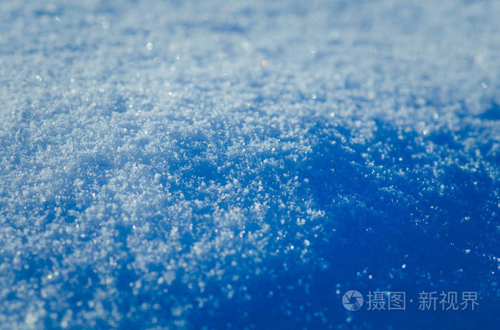 晴天下雪抽象的闪亮的雪背景蓝色雪质地背景