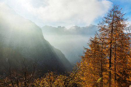 曼加特山在秋天