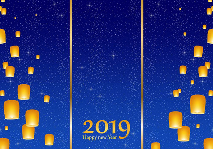 新年问候2019年，明亮的蓝色背景，闪烁的星星，黄色的灯光，飞舞的中国幸运灯笼，数量众多