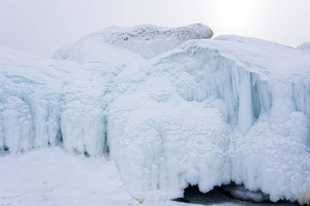 俄罗斯西伯利亚贝加尔湖冰柱景观