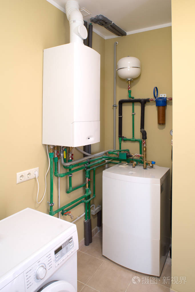 现代公寓的家用锅炉房