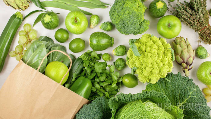 绿色新鲜有机蔬菜的顶部视图不同季节的健康饮食观念有机农业农产品