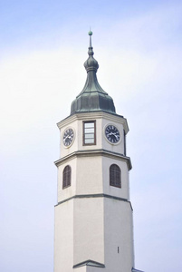 贝尔格莱德要塞Kalemegdan塞尔维亚萨哈塔库拉或贝尔格莱德钟楼的照片。 背景上有蓝天。