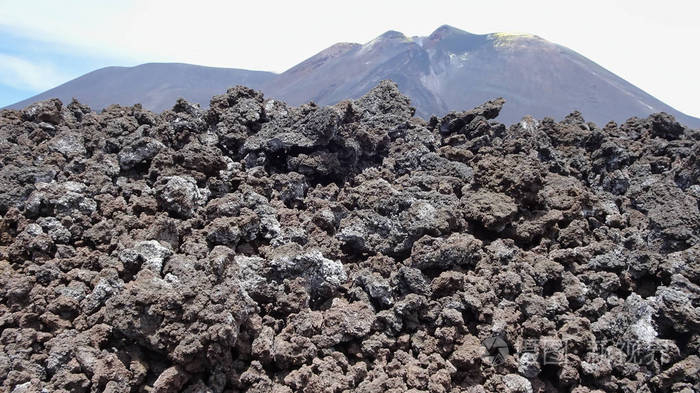 意大利埃特纳火山巨石背景为山地