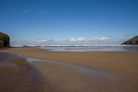 英国北康沃尔的MawganPorth海滩扫视