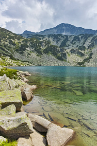 保加利亚皮林山班得利察鱼湖夏季景观