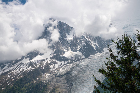 美丽的全景格兰德斯乔拉斯登特杜根特和光荣的勃朗峰，阿尔卑斯山最高的山和欧洲最高的山，从帕克德梅莱莱斯侯奇豪特萨沃伊法国