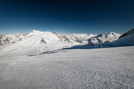 蒂罗尔州腹地图克斯冰川奥地利滑雪区全景