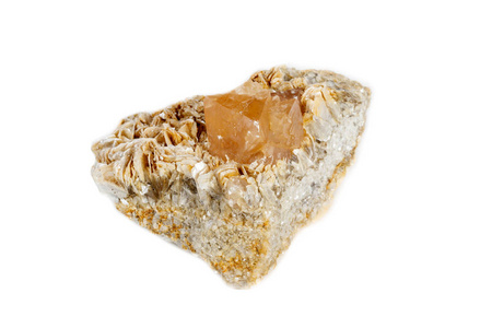 白色背景上的白钨矿图片