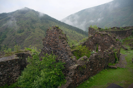 maglich 城堡和山风景的内部