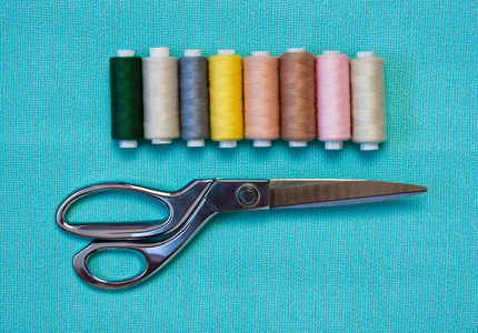 各种缝纫配件彩色线剪刀