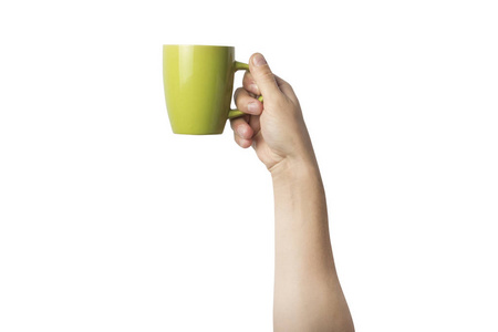 男性手拿着一个绿色的杯子，上面有热咖啡或白色背景的茶。 咖啡休息概念早餐。