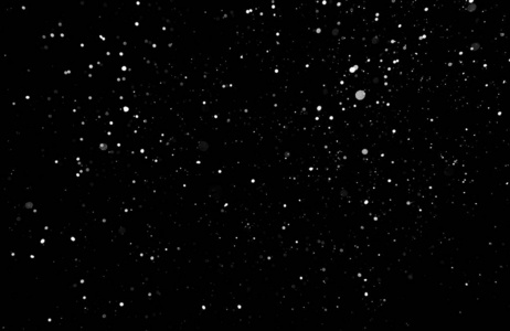 暴风雪的质地. 黑色背景下的灯光,天空中飞舞的雪花照片