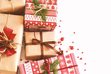 圣诞节背景与礼品盒为假期。 顶部视图，复制空间