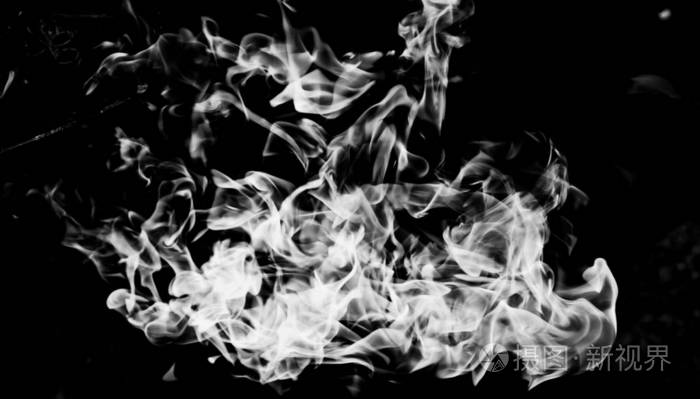 黑色背景上的白色烟雾火焰照片-正版商用图片14d4m3-摄图新视界