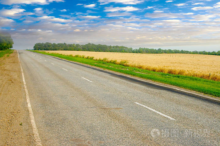 高速公路农田和草地