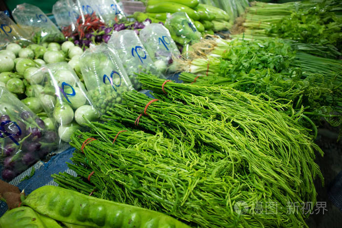 新鲜蔬菜在泰国当地的新鲜市场销售