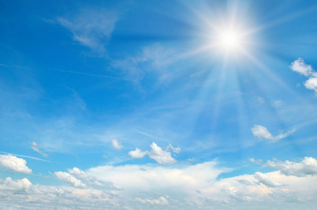 明亮的正午阳光照亮了空间.照片