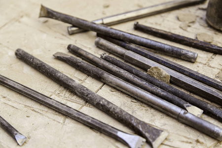 硬装手工制作手工工艺手工制作的石雕旧工具照片