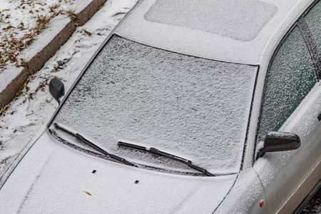 雪冬天的车