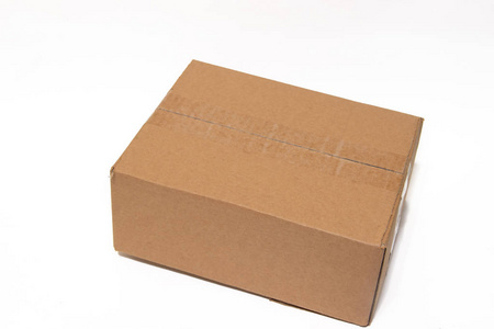 白色背景上的纸板箱。 孤立的物体。 产品包装