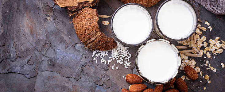 燕麦 椰子和杏仁牛奶。非乳制品素食饮料