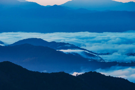 泰国南省雾山景观。