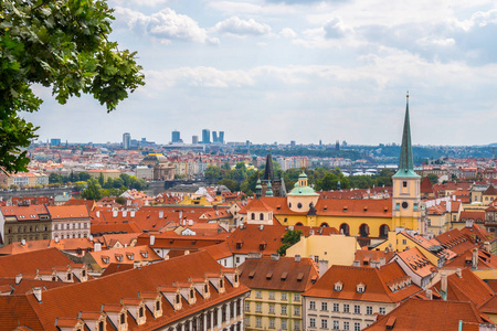 布拉格历史中心景观，布拉格城堡全景，捷克共和国布拉格的红色屋顶。