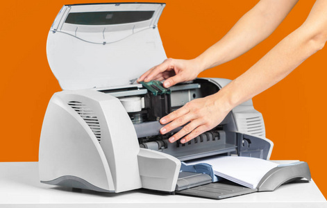 打印机复印机扫描仪。 办公室桌