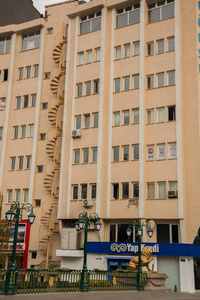 土耳其多层建筑，市中心有一个螺旋楼梯。 埃斯基希尔是安纳托利亚中心的现代城市。