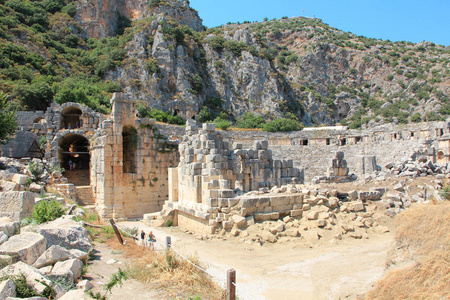 古希腊罗马圆形剧场在米拉旧名德姆雷土耳其。 玛拉是莱西亚的一个古色古香的小镇，卡莱德姆雷的小镇就坐落在今天安塔利亚的图尔克省