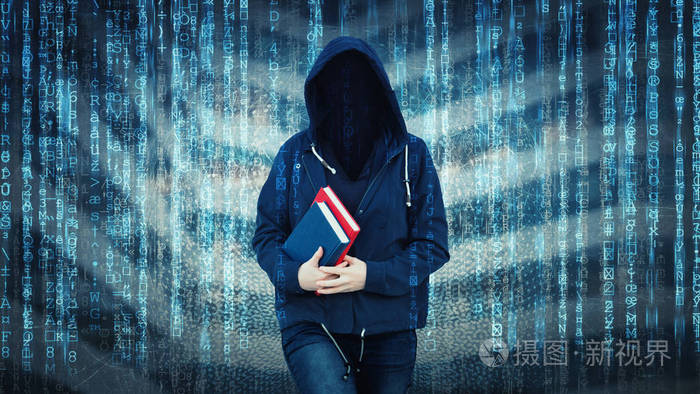 超现实的女人在线匿名互联网黑客带着隐形的脸戴着头巾隐藏着两本书的