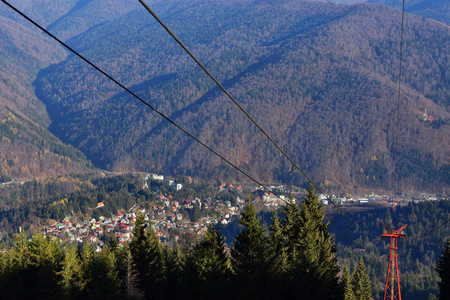 普拉霍瓦山谷布塞吉山西尼亚度假胜地罗马尼亚。 从科塔1400的缆车站上方观看。