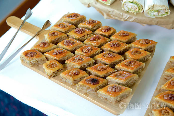 阿塞拜疆巴克拉瓦。 传统的阿塞拜疆甜点巴克拉瓦。 甜蜜的阿塞拜疆糕点特写。 帕克斯拉瓦可供酒店客人使用。 pakhlava