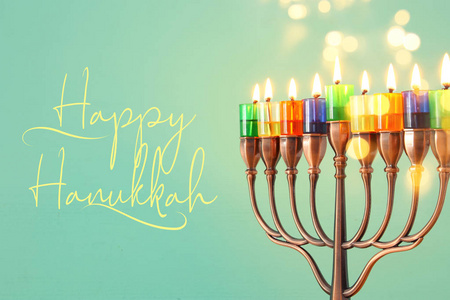 犹太节日光明节背景图片与menorah传统烛台和五颜六色的油烛