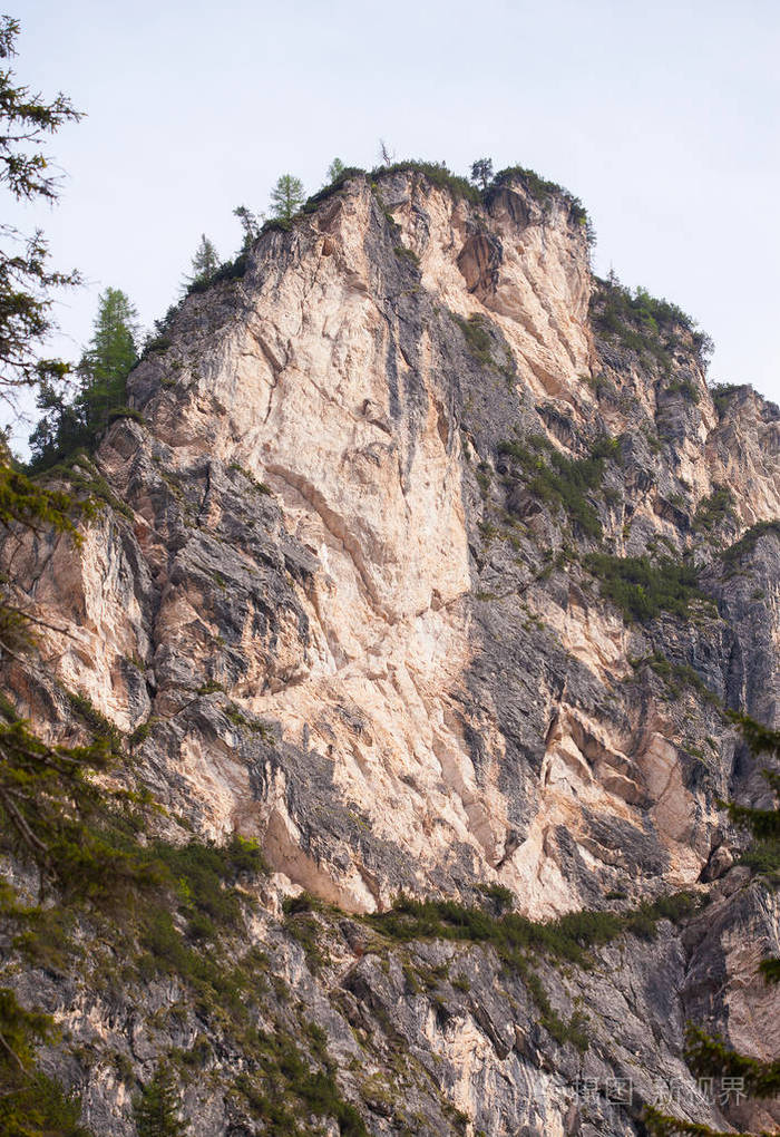 阿尔卑斯山的大石山