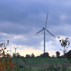 德国北部替代能源风力公园的风力发电厂