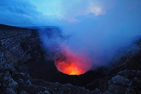 马萨亚火山图片