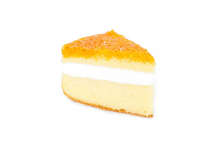 白色背景上美味的橙色蛋糕片。