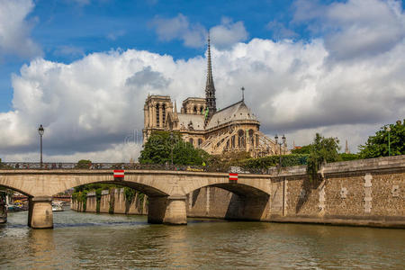 法国巴黎圣母院大教堂。