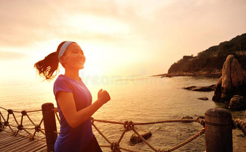 健康的生活方式女性跑步