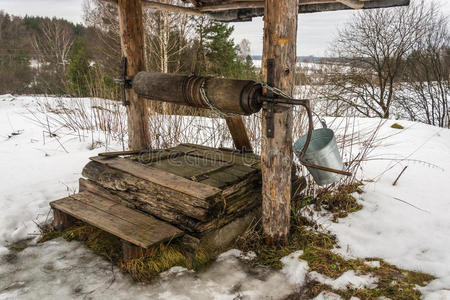 村庄 饮酒 木材 古老的 复古的 电线 俄罗斯 水桶 历史