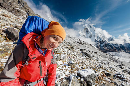 喜马拉雅山的徒步旅行者