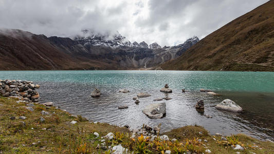 山间碧湖