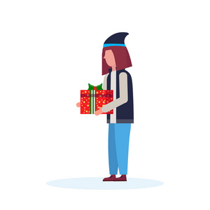 妇女拿着礼品盒礼物愉快的新年快乐圣诞节概念女性动画片字符外形全长隔绝
