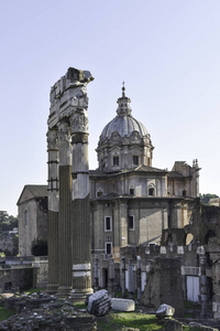 意大利罗马论坛。 著名的全景与古老的建筑。
