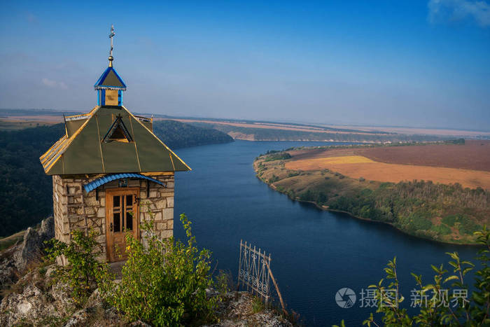 风景秀丽的全景，从山上到水库在德尼斯特河乌克兰。
