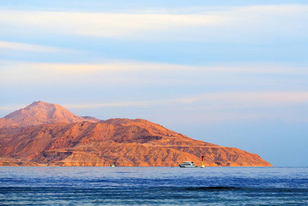 红海和蒂兰岛附近的沙姆沙伊赫在埃及。